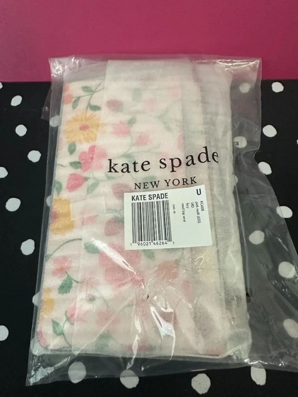 BNWT Kate Spade Lucy Wristlet Wallet Floral print